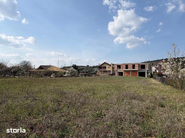 Casă cu 4 camere cu Teren 1800 Mp în Orașul Nou