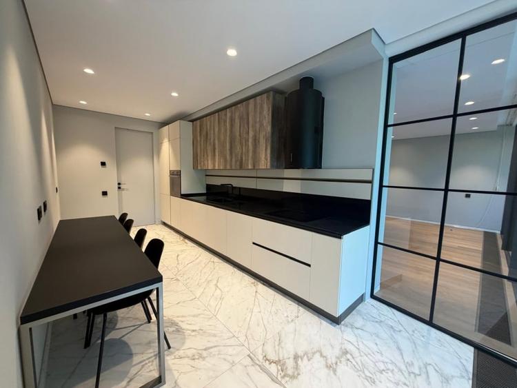 Apartament cu 4 camere decomandat, mobilat în Primăverii