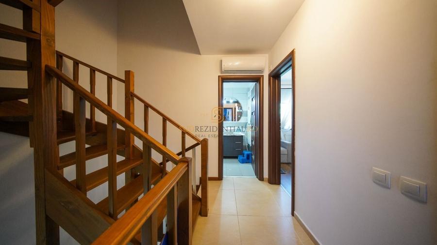 Duplex cu 4 camere cu Canalizare în Central