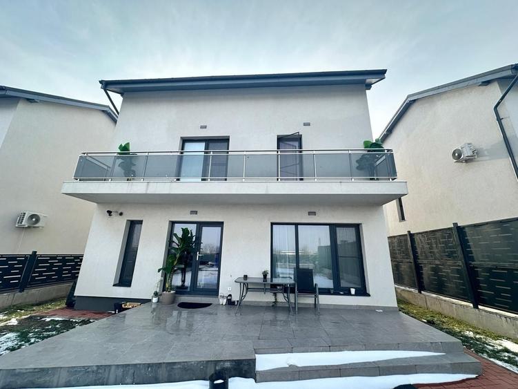 Casă individuală cu 6 camere cu Canalizare în Central