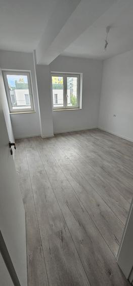 Apartament cu 2 camere decomandat în Tractorul