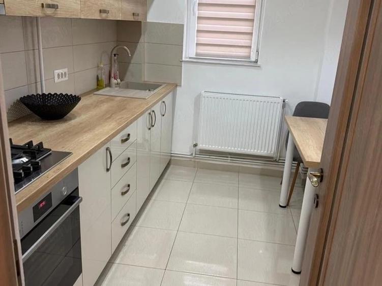Apartament cu 2 camere semidecomandat, mobilat în Calea București