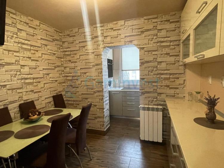 Apartament cu 3 camere decomandat, mobilat în Rogerius