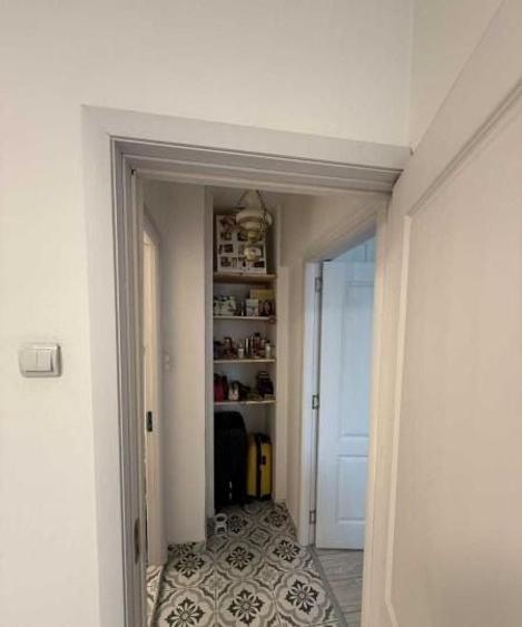 Apartament cu 4 camere semidecomandat, mobilat în Ghencea