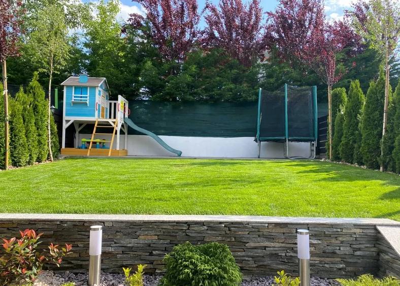 Duplex cu 4 camere cu Canalizare în Bucium