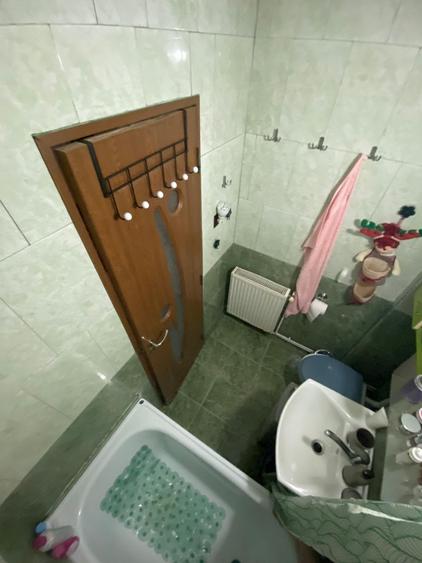 Apartament cu 3 camere nedecomandat în Săsar