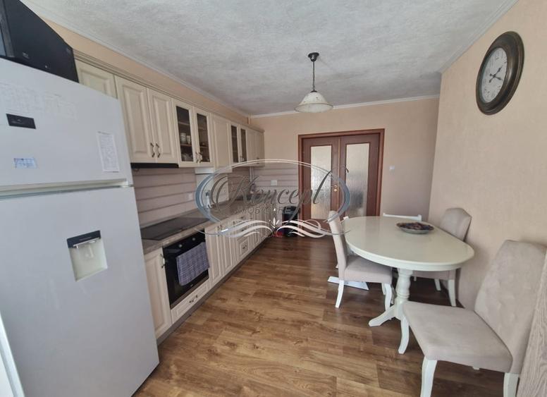 Apartament cu 3 camere semidecomandat, mobilat în Zorilor