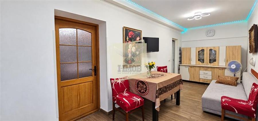 Apartament cu 3 camere semidecomandat, mobilat în Calea Poplăcii