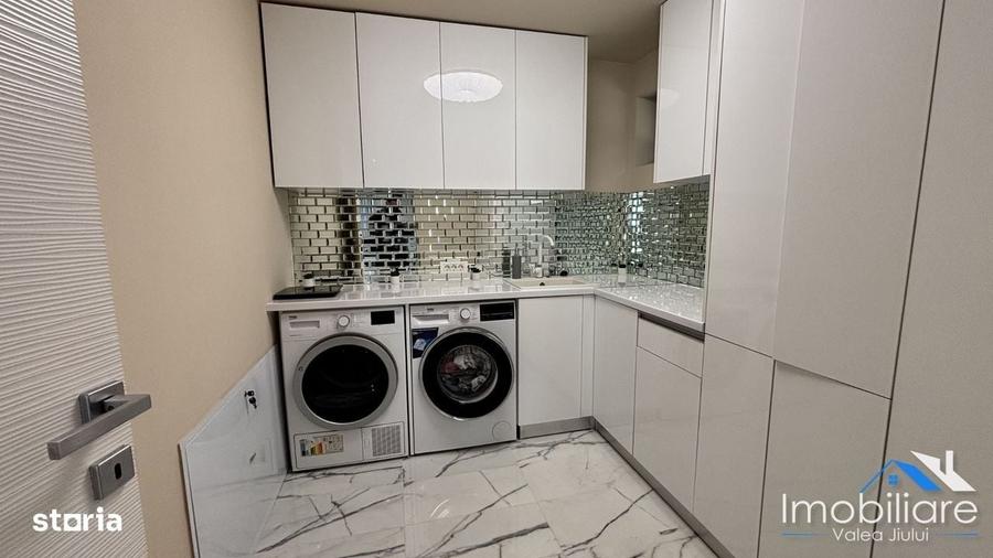 Casă cu 4 camere cu Teren 1200 Mp în Central