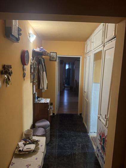 Apartament cu 3 camere semidecomandat în Central