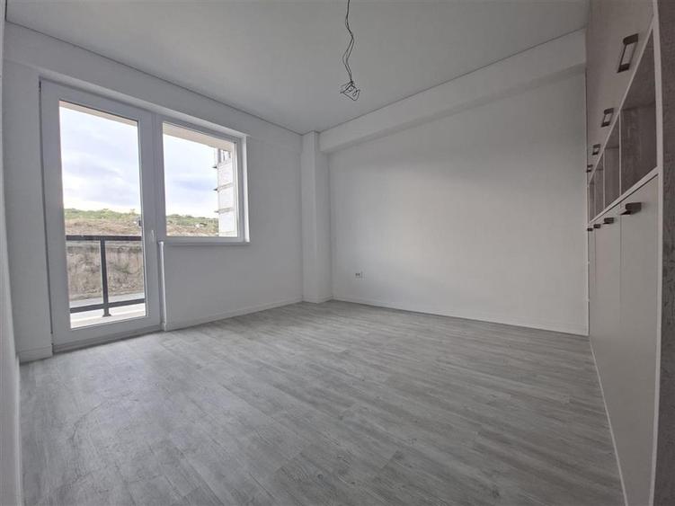 Apartament cu 2 camere decomandat în Vișani