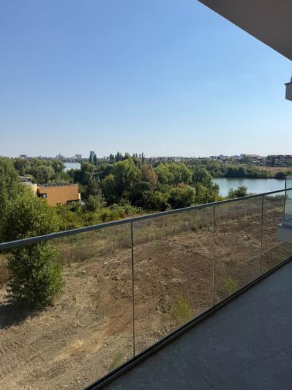 Apartament cu 3 camere semidecomandat, mobilat în Sisești