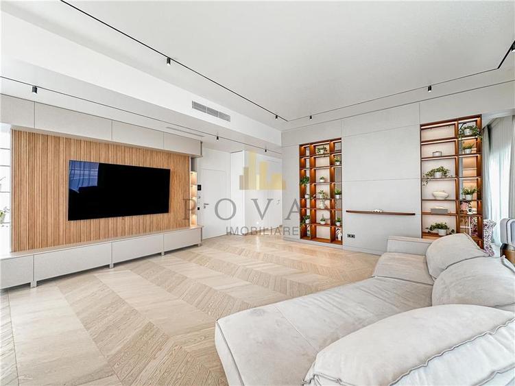 Apartament cu 6 camere decomandat, mobilat în Iancu Nicolae