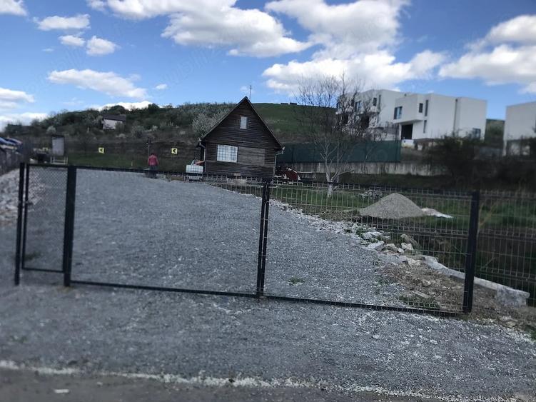 Teren de 872 mp, în Dezmir