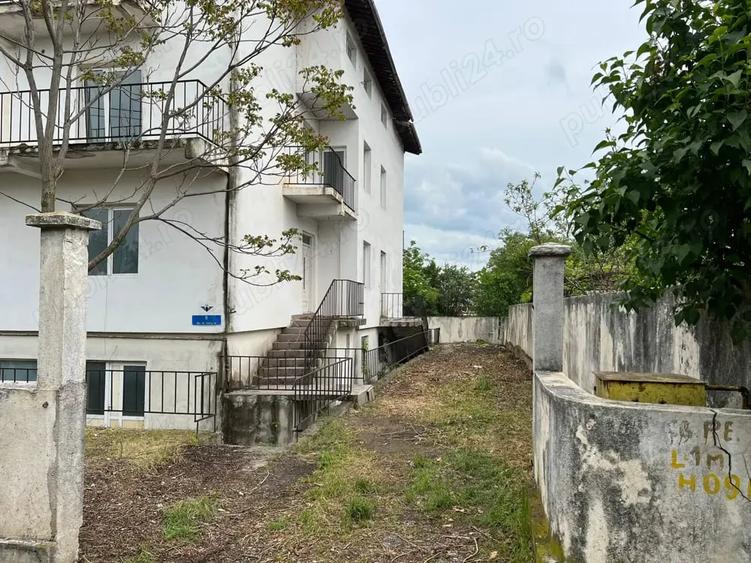 Casă cu 6 camere în Central