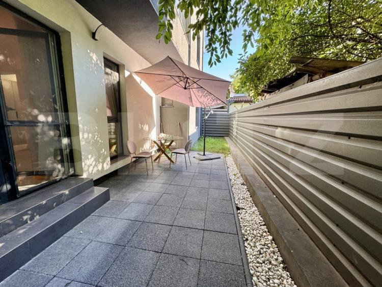 Apartament 2 camere, curte proprie ?i loc de parcare -Grad - 10