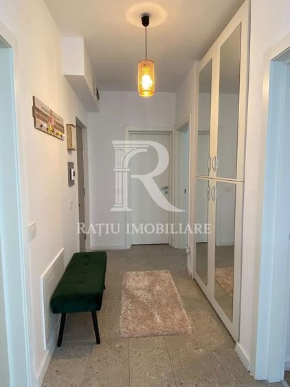 Apartament cu 3 camere decomandat, mobilat în Sud