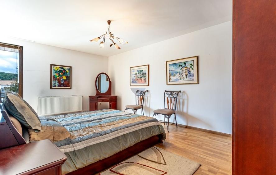 Duplex cu 5 camere cu Teren 512 Mp în Florești