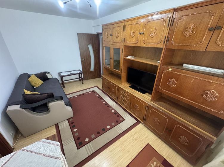 Apartament cu 2 camere semidecomandat, mobilat în Casa de Cultură