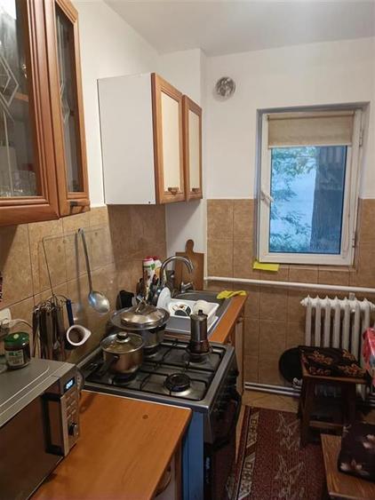 Apartament cu 3 camere semidecomandat, mobilat în Mircea cel Bătrân