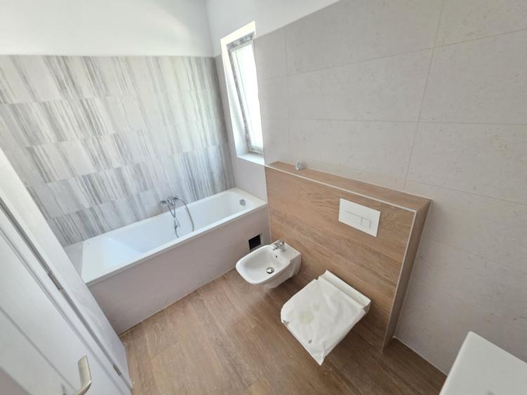 Casă individuală cu 4 camere cu Canalizare în Sânpetru