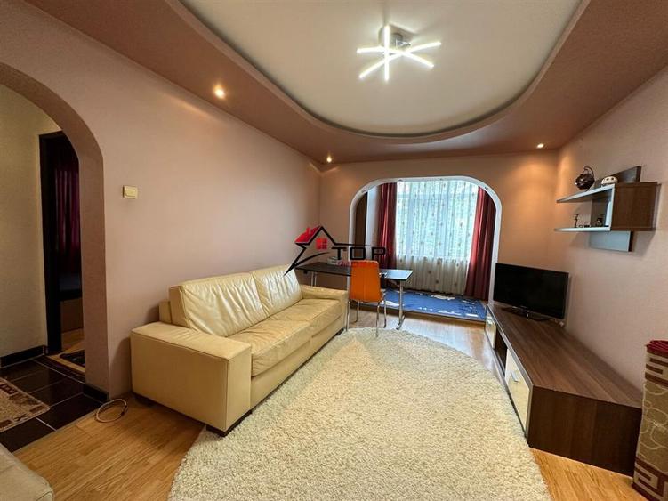 Apartament cu 3 camere semidecomandat, mobilat în Podu Roș