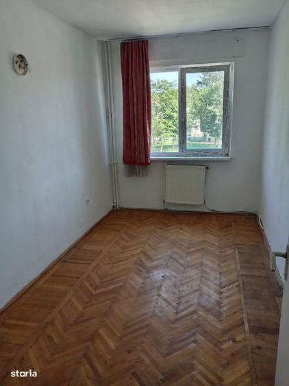 Apartament cu 3 camere decomandat în Gară