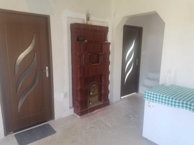 Casă cu 4 camere în Exterior Vest