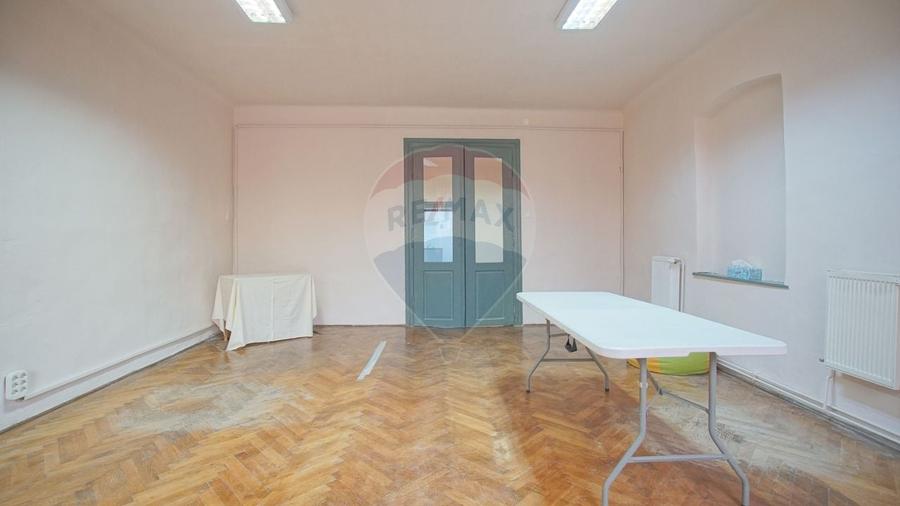 Apartament cu 2 camere semidecomandat, mobilat în Centrul Istoric