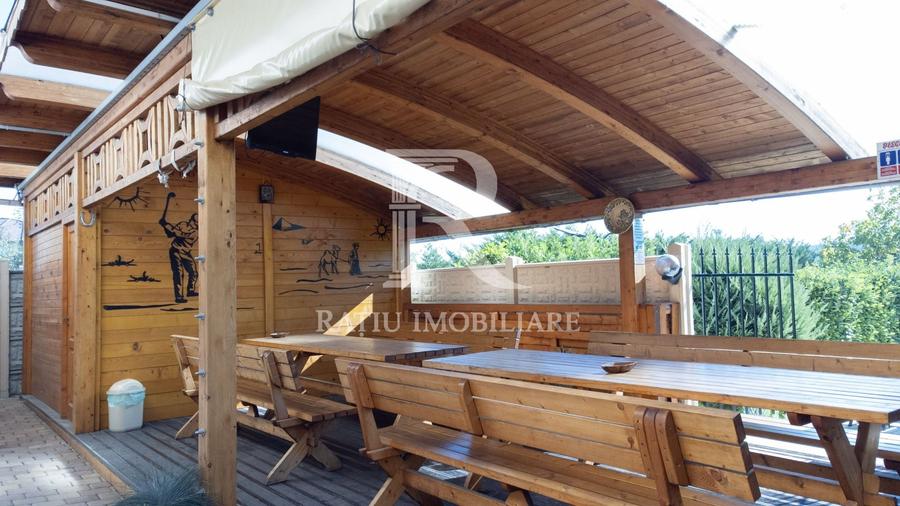 Casă individuală cu 18 camere cu Piscina în Sânmartin