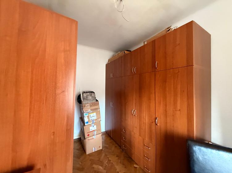Apartament cu 4 camere semidecomandat în Central