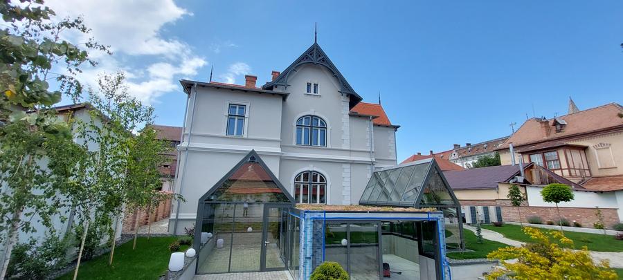 Casă cu 10 camere cu Canalizare în Ultracentral