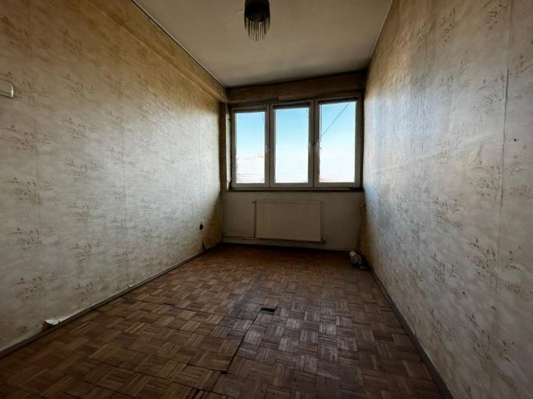 Apartament cu 3 camere semidecomandat în Independenței