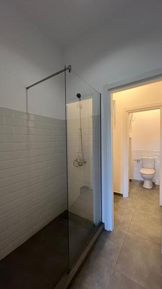 Casă individuală cu 10 camere cu Canalizare în Cotroceni