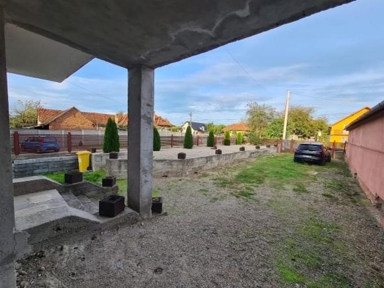 Casă individuală cu 4 camere cu Garaj în Călan