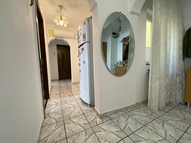 Apartament cu 3 camere decomandat, mobilat în Lacul Tei