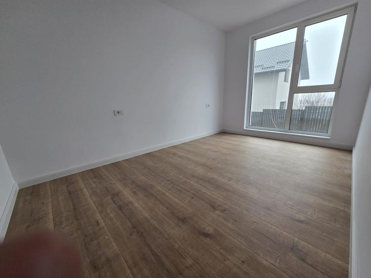 Apartament cu 3 camere semidecomandat în Păcurari
