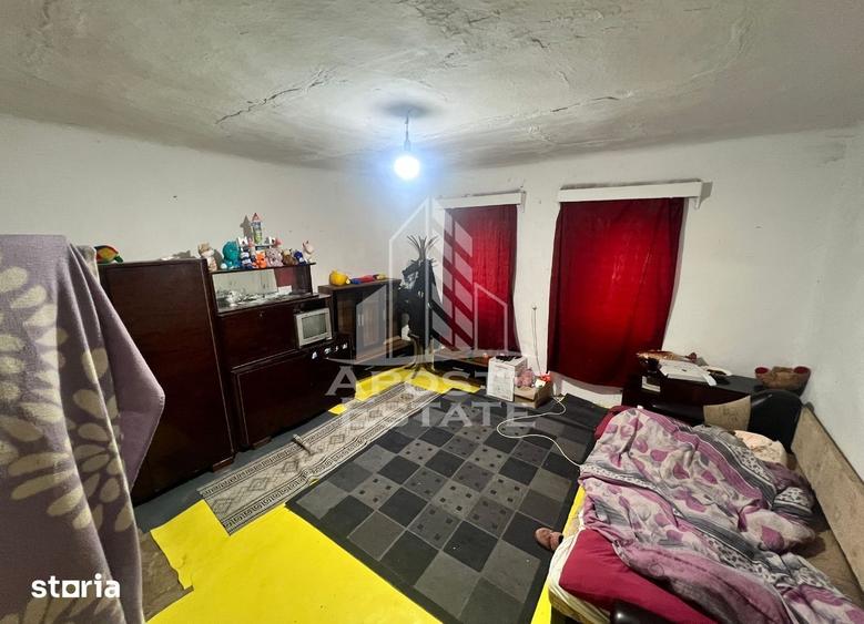 Casă cu 2 camere cu Teren 1438 Mp în Central