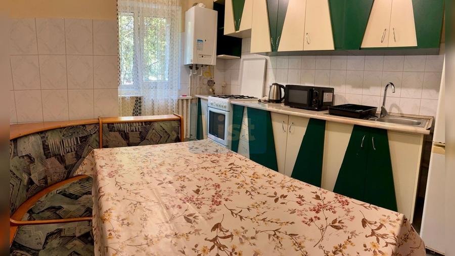 Apartament cu 3 camere decomandat, mobilat în Zorilor