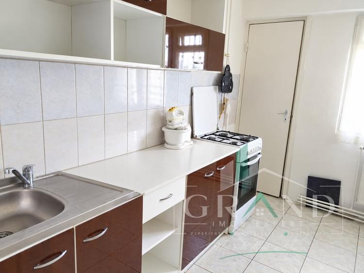 Apartament cu 4 camere decomandat, mobilat în Mărăști