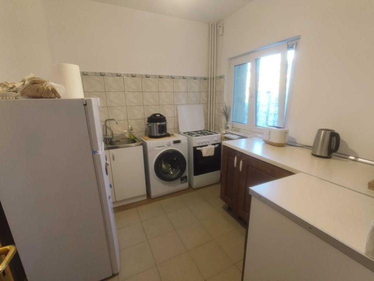 Apartament cu 3 camere semidecomandat în Titulescu