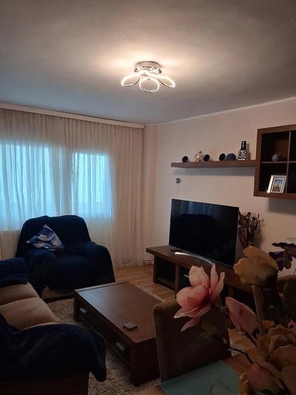 Apartament cu 2 camere decomandat în Exterior Vest