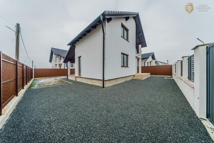 Casă individuală cu 3 camere cu Canalizare în Sânleani