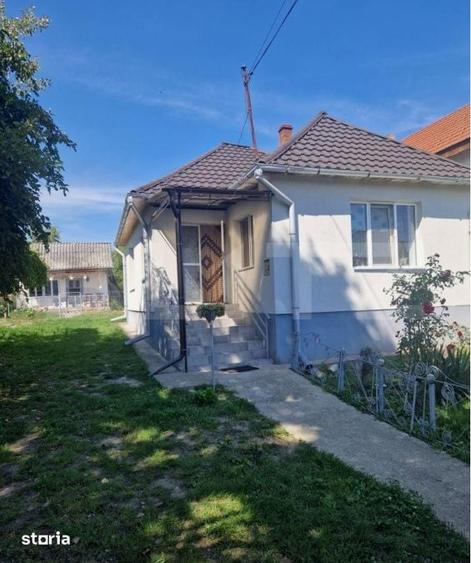 Casă cu 2 camere decomandat cu Teren 1600 Mp în Uriu