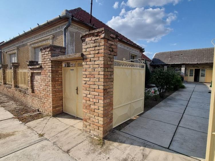 Casă cu 4 camere în Șimand