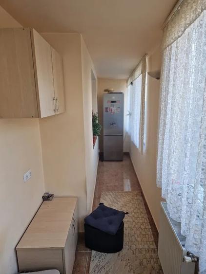 Apartament cu 3 camere semidecomandat, mobilat în Baciu