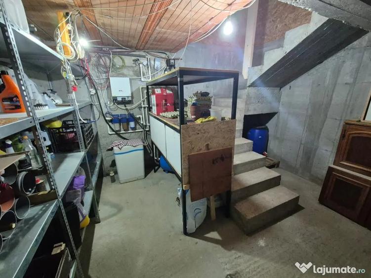 Casă cu 7 camere cu Teren 820 Mp în Vulcan