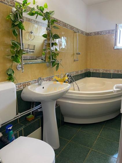 Apartament cu 4 camere decomandat, mobilat în Plopilor