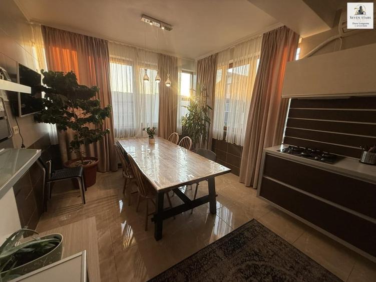 Apartament cu 10 camere, mobilat în Central