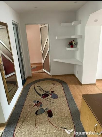 Apartament cu 3 camere semidecomandat în Ultracentral